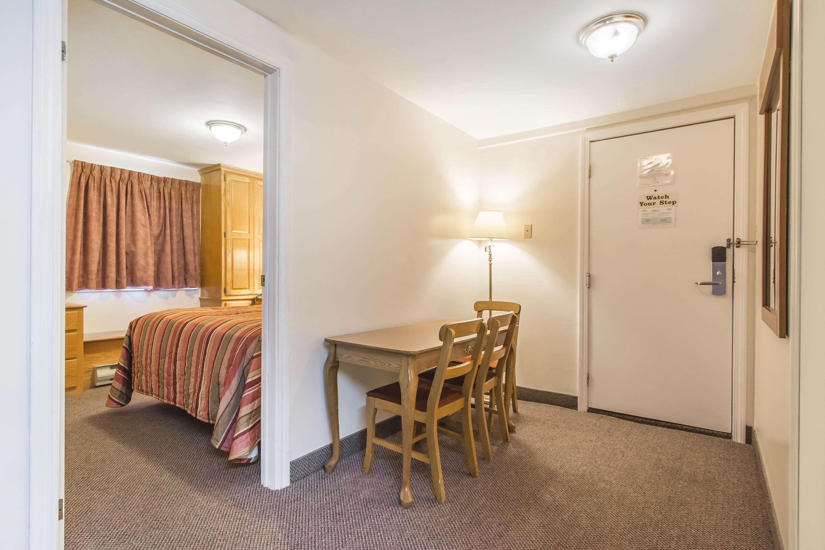 Econo Lodge Inn & Suites Saint John Ngoại thất bức ảnh