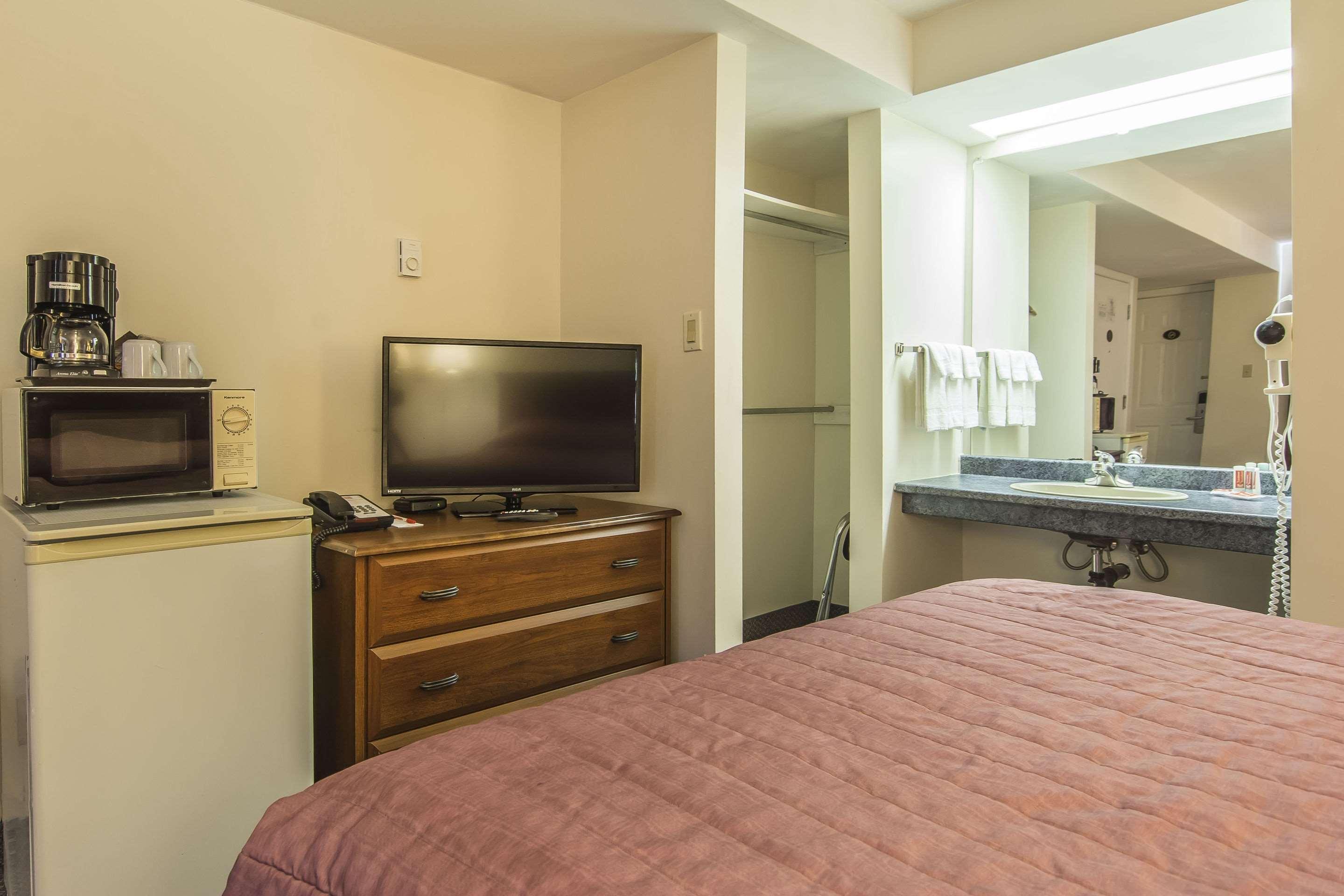 Econo Lodge Inn & Suites Saint John Ngoại thất bức ảnh